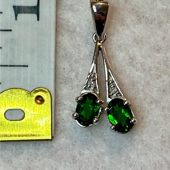 Chrome diopside enhancer